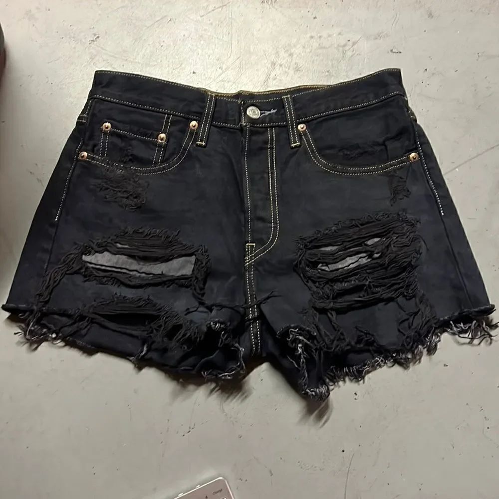 Size 27 Levi’s Dark Denim Distressed Highrise Shorts